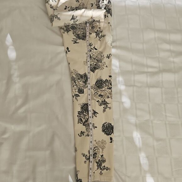 Floral Print Women's Jeans - Picture 4 of 16